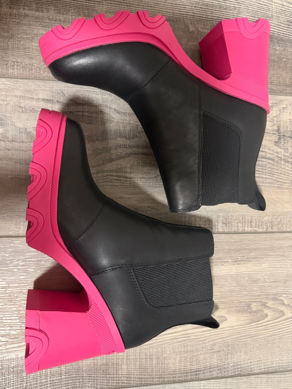 Sorel Women’s Brex Heel Chelsea Boots in Black and Cactus Pink - Size 7